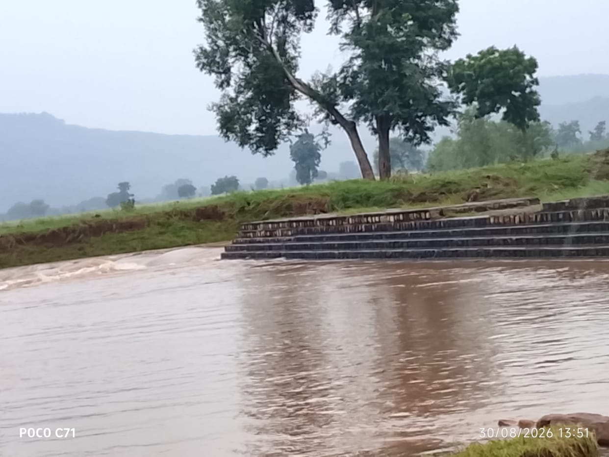 Kali Devi's check dam was washed away in the flood of Bardaha river.