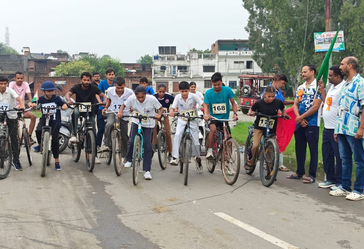 Sudhir and Pratibha topped the bicycle race.