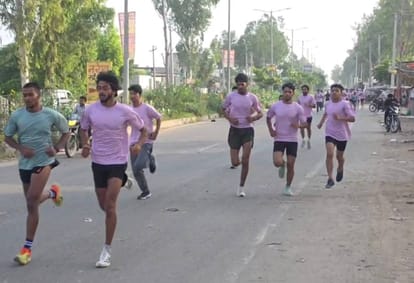 फोटो - मैराथन में दौड़ लगाते हुए युवा। स्रोत - प्रवक्ता