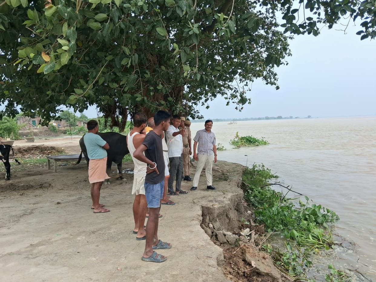 After a five-day lull, the Ganga is surging again; the river is flowing 74 cm above the danger mark, putting 15 villages in the Doaba region at risk.