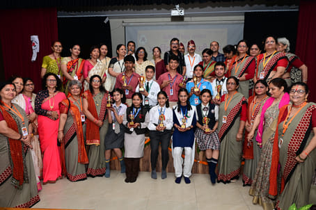 हल्द्वानी एफटीआई सभागार में सौहार्द जन सेवा समिति की ओर से आयोजित कुमाऊँनी भाषा सम्मान एवं कुमा