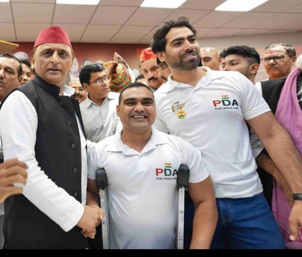 Former CM honored disabled player