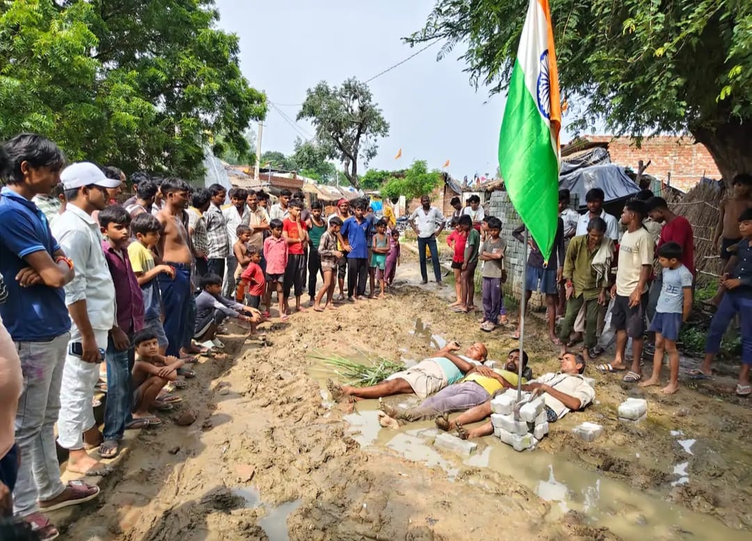 Lying in the mud, protesting, assurance of investigation in five days