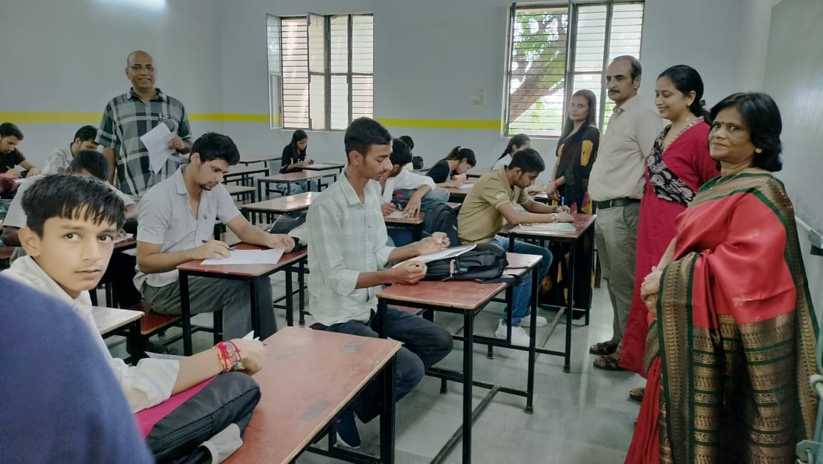 1.63 lakh students participated in the road safety quiz.