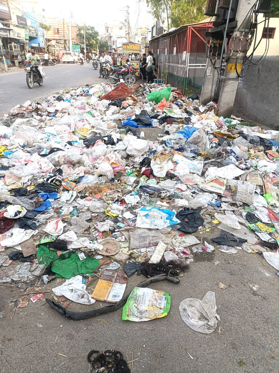 कलायत नगर में लगे कचरे के ढेर। संवाद