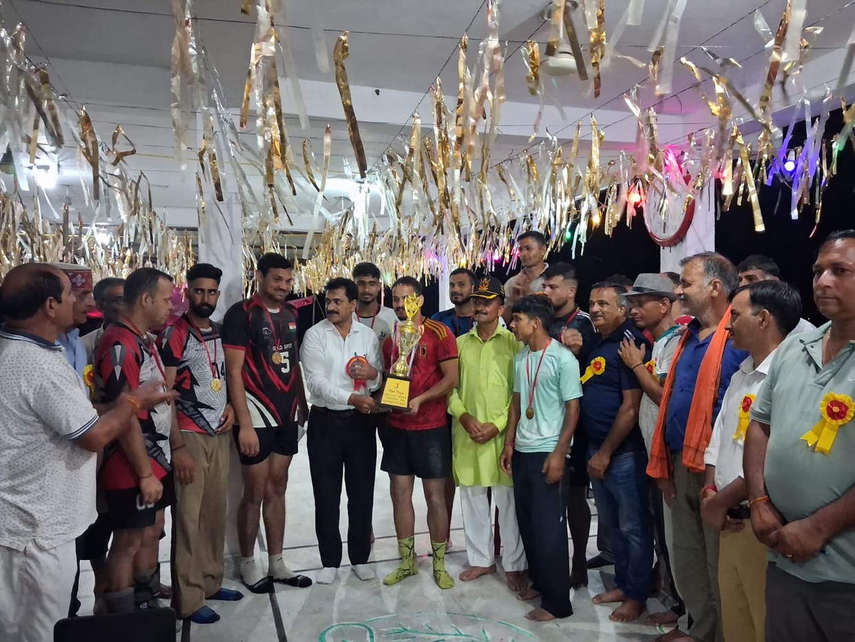 Kalol team wins volleyball tournament.