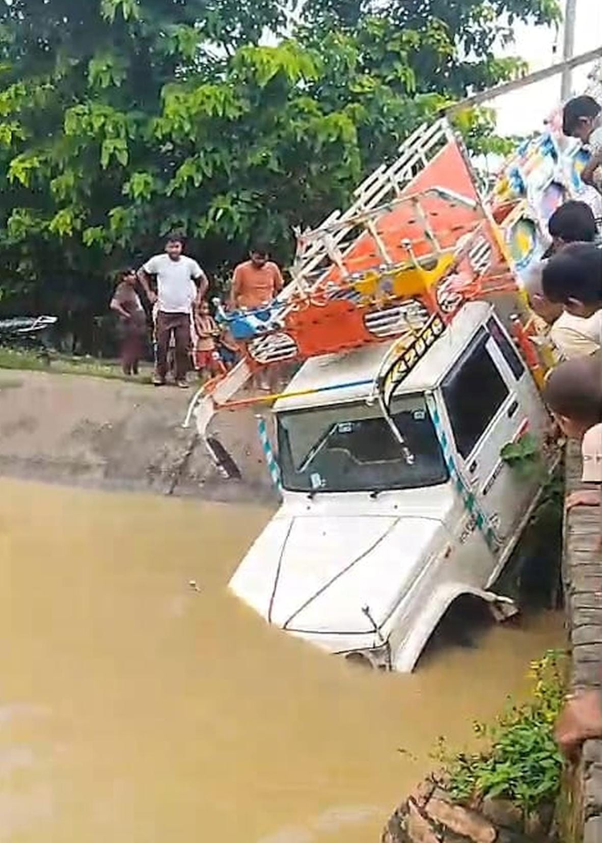 Vehicle loses control and falls into canal; driver survives.