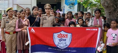 महिला थाने में अमर उजाला के दोस्त पुलिस कार्यक्रम में एसआई प्रियंका सिंह के साथ छात्राएं। - संव