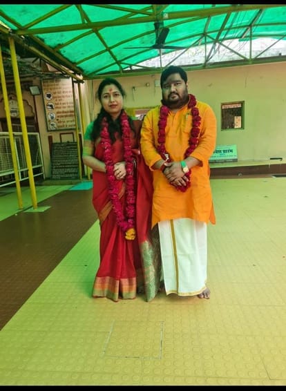 महाराणा प्रताप चैरिटेबल ट्रस्ट के अध्यक्ष धीरेंद्र प्रताप सिंह पत्नी ममता के साथ। (फाइल फोटो)