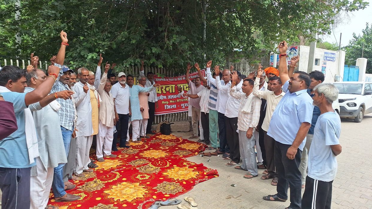 Water department workers staged a protest after not receiving their salaries for four years.