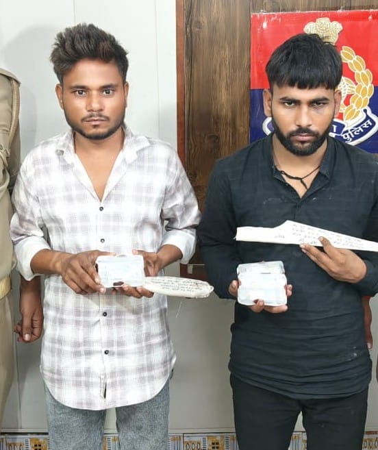 पकड़े गए दोनों शातिर आरोपी। स्रोत पुलिस