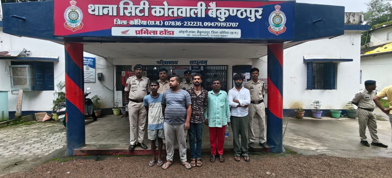 पुलिस की गिरफ्त में आरोपी