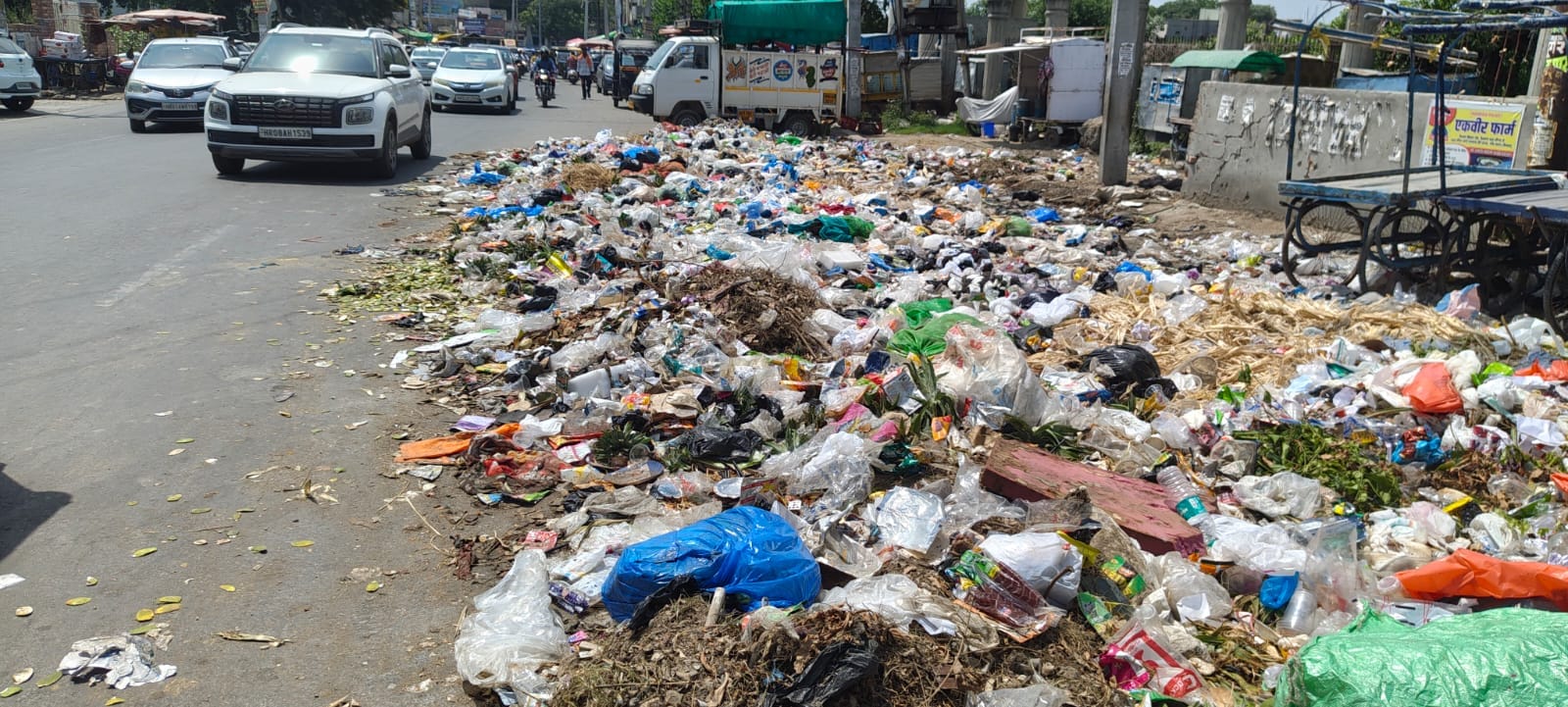 Garbage scattered in the market, 120 shops closed, shopkeepers called - sick