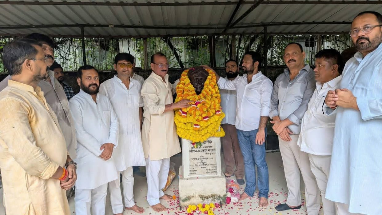 Tribute paid to former student leader Ravindra Singh.