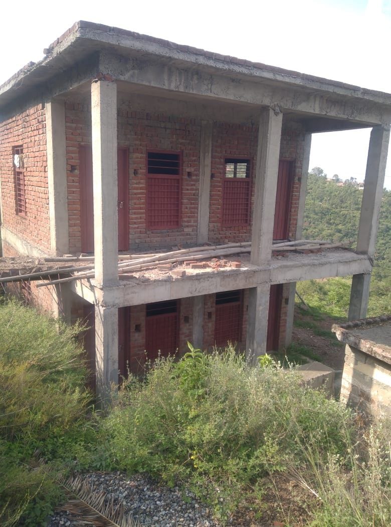 राज्यों प्राथमिक पाठशाला का निर्माणाधीन स्कूल भवन। संवाद