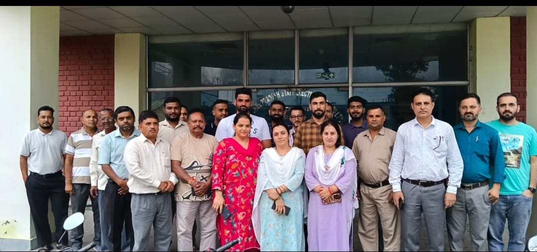 राज्य विद्युत बॉर्ड संयुक्त कर्मचारी संघ की बैठक में भाग लेते पदाधिकारी व सदस्य। स्तोत्र: समिति