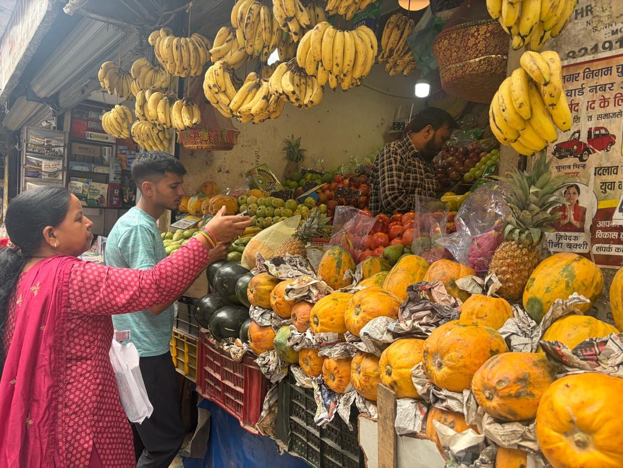 Inflation sours the sweetness of fruits; business turns sluggish.