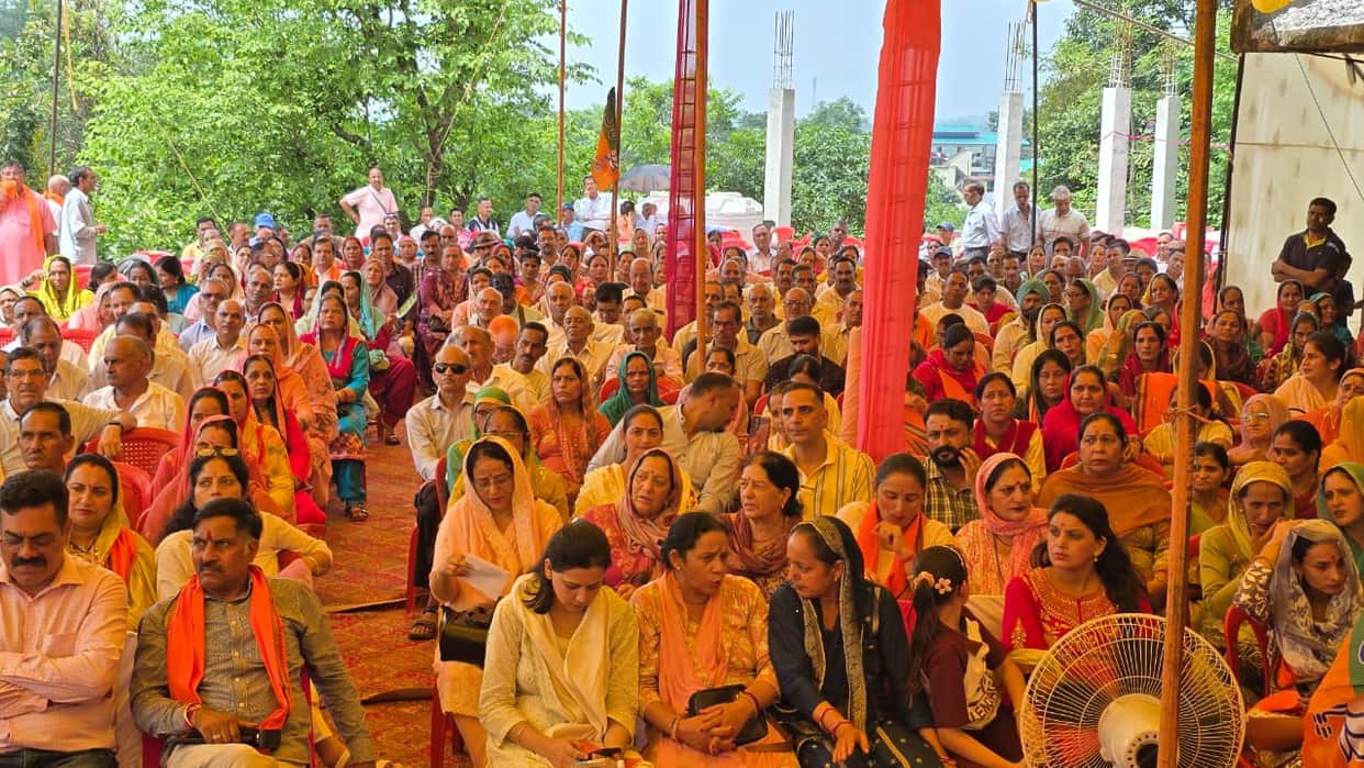 MP Anurag Thakur honored 49 Panchayat representatives.