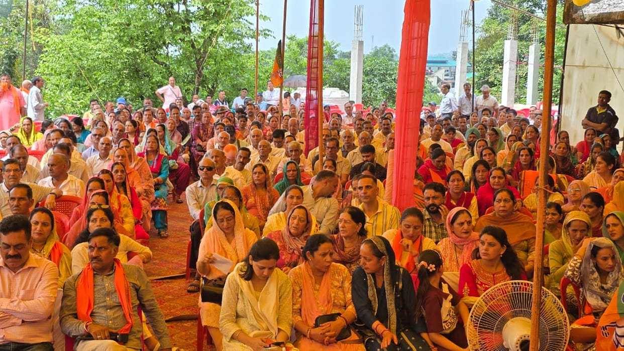 MP Anurag Thakur honored 49 Panchayat representatives.
