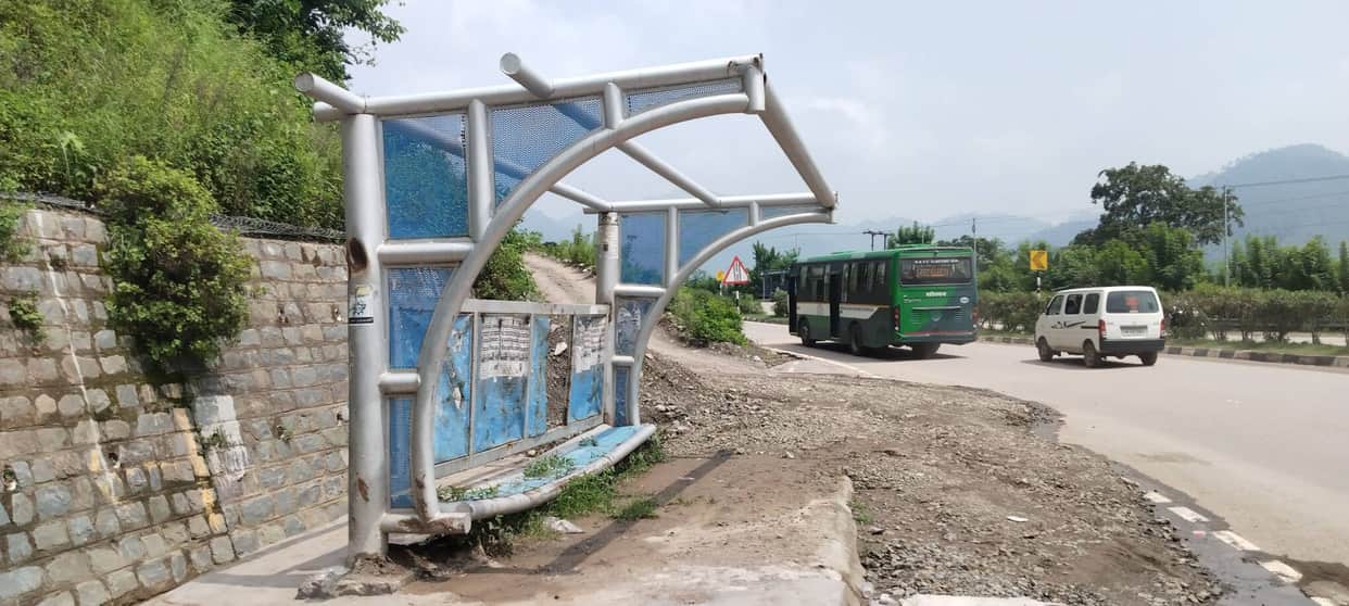 Varsha Shalika at Chakkimod in dilapidated condition; roof missing.