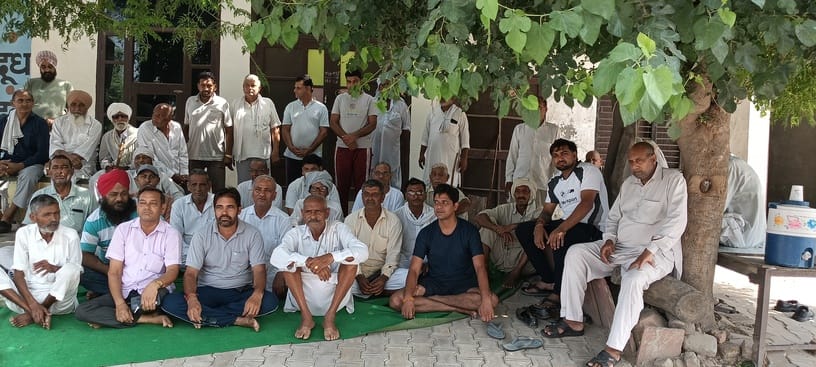 Villagers continue their symbolic protest; they are opposing the sewage water project.
