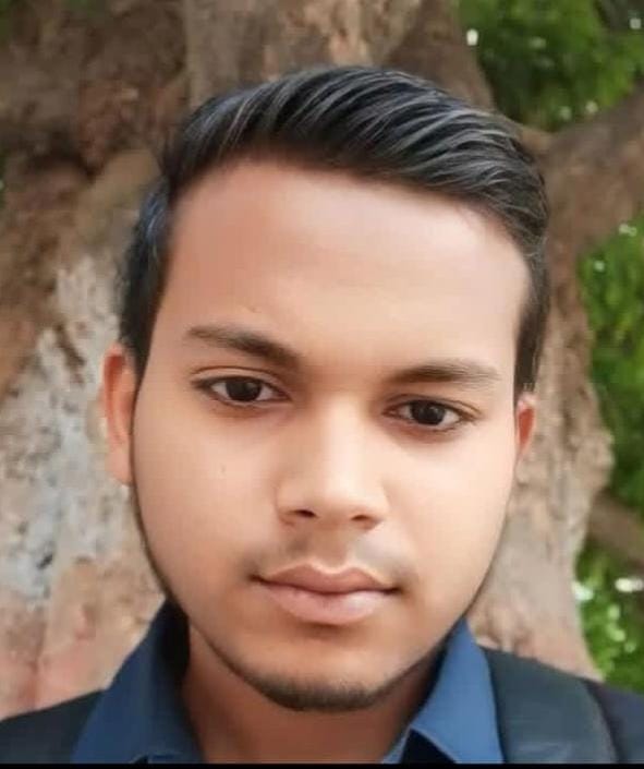 Student returning home from college dies in road accident.