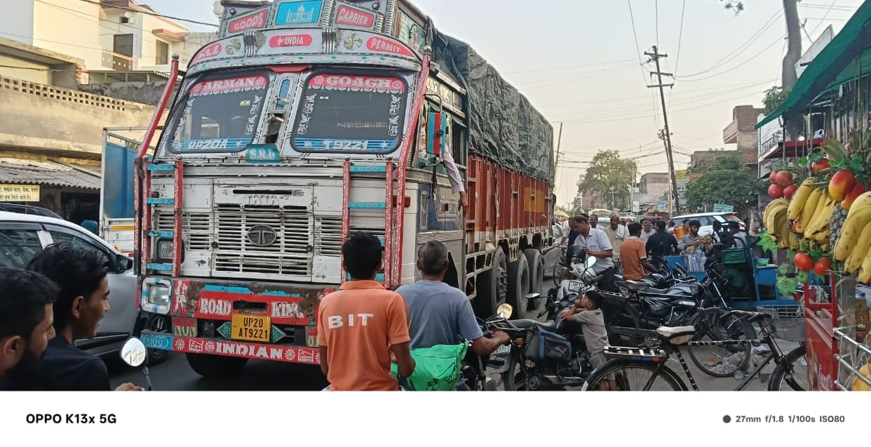 Encroachments causing daily traffic jams; traders demand action at Tehsil Diwas.