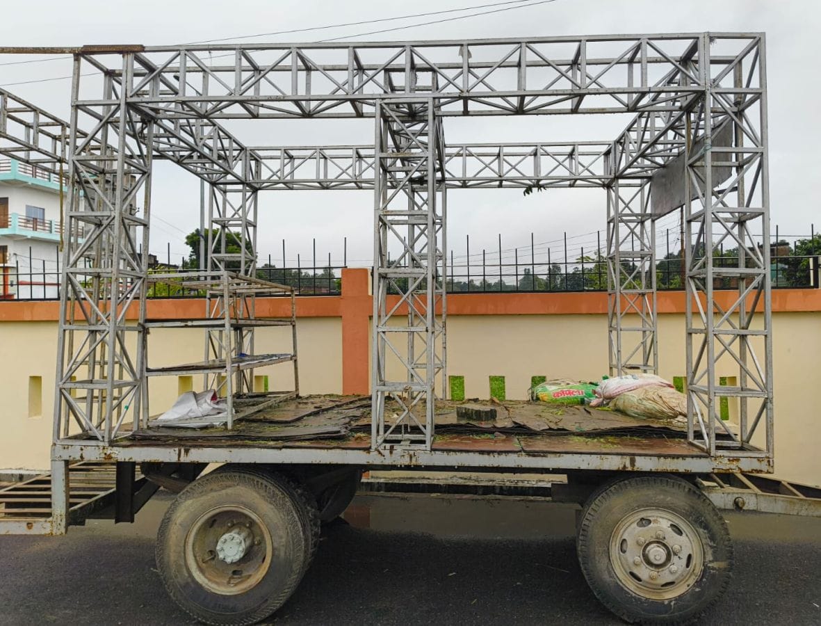 Three accused caught with stolen DJ trolley; villagers beat them up