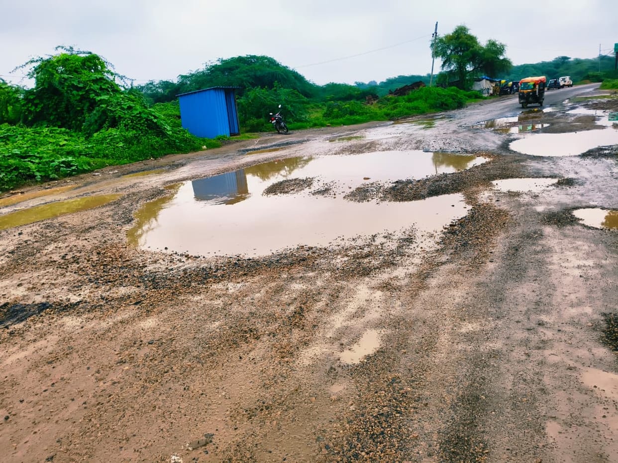 Over 50 potholes on Chambal Bridge; risk of accidents.