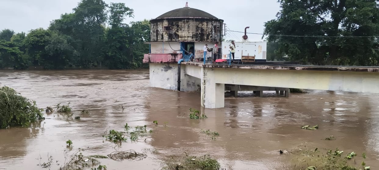 Intake well shut down again as Mandakini water level rises; drinking water crisis likely.