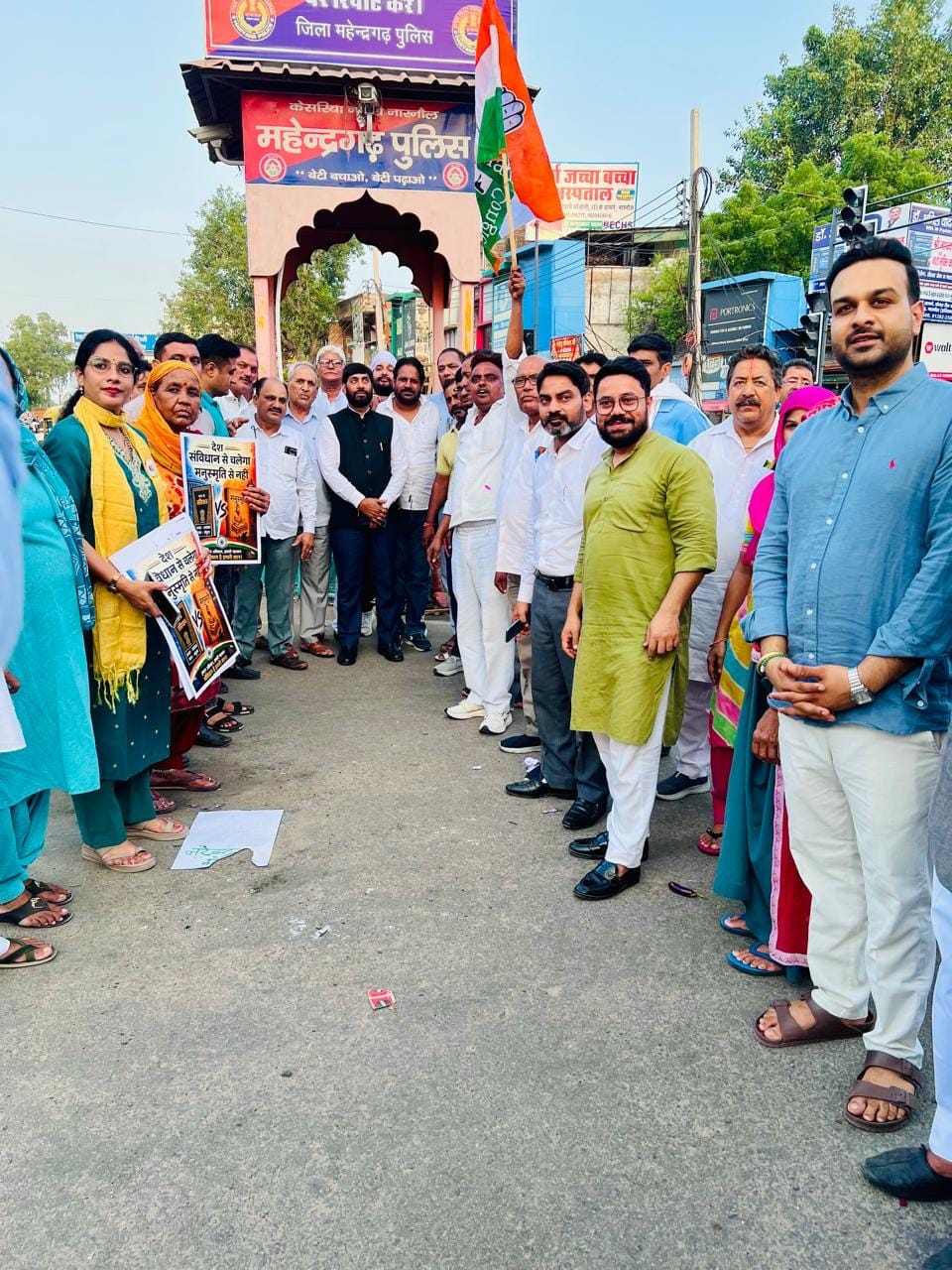 Congress protests against the case filed against Rahul Gandhi.
