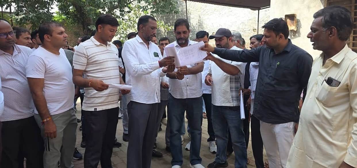 Electricity workers burned copies of the notification.