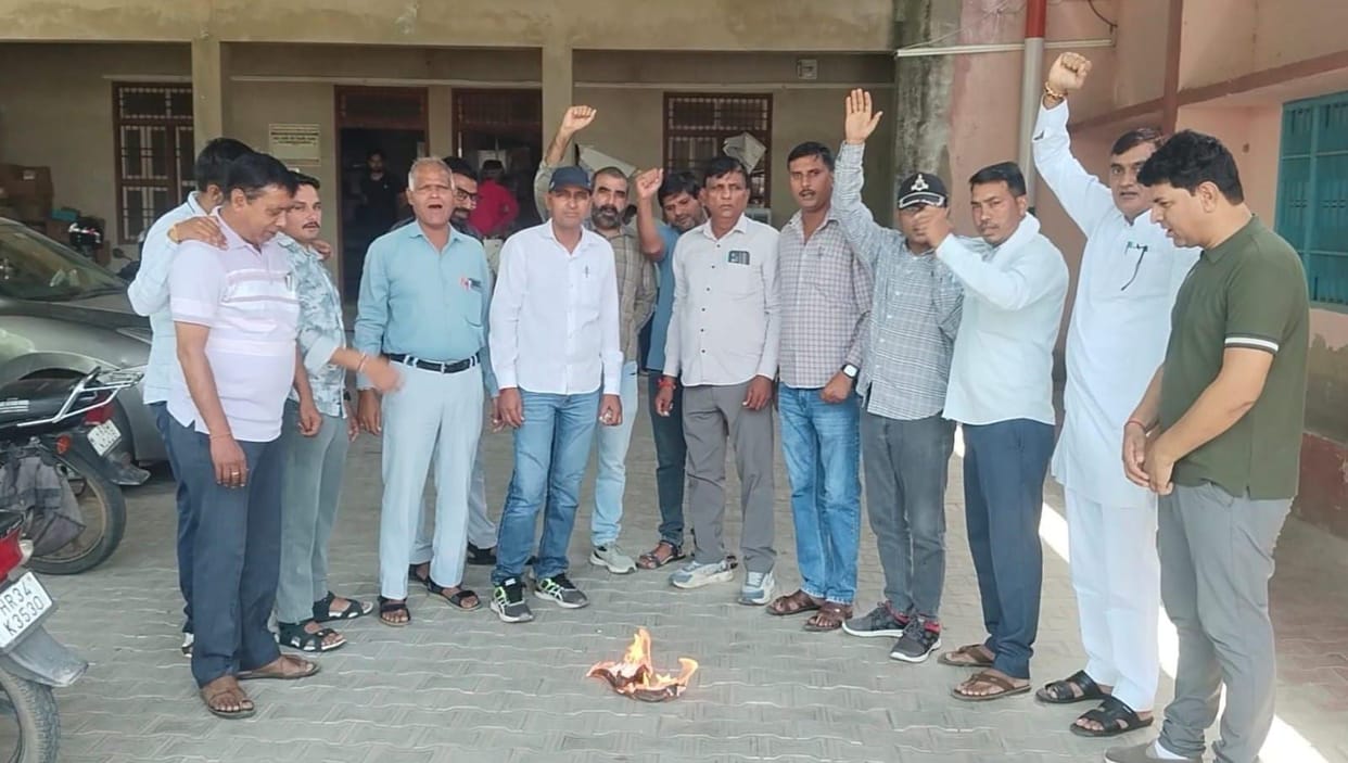 Electricity employees staged a protest in the Buchawas sub-division