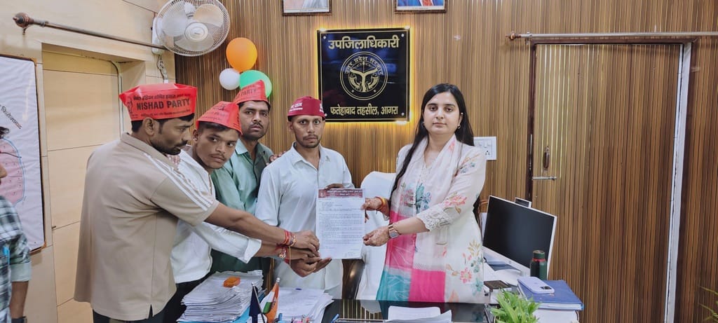 Nishad Party submitted a memorandum to the SDM regarding a four-point list of demands.