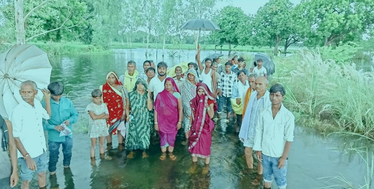Naiyya Nala in spate; water reaches homes