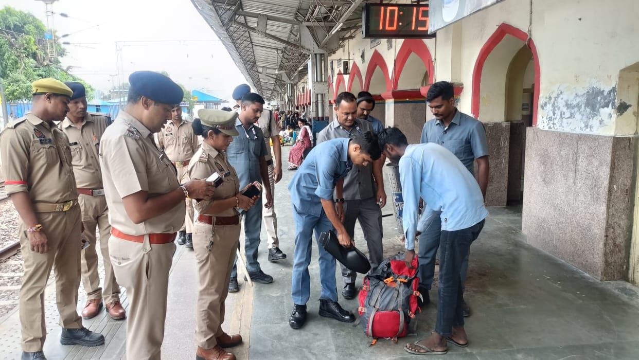 The bomb disposal squad combed every inch of the station.