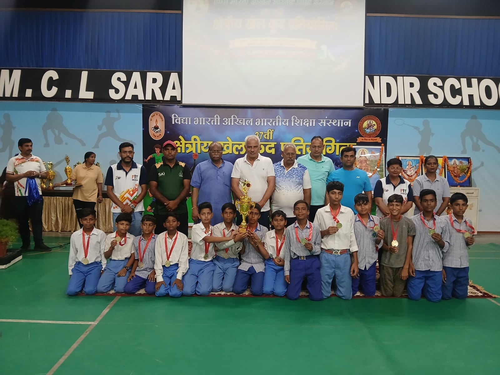 कुरुक्षेत्र। विजेता खिलाड़ियों के साथ स्कूल का स्टाफ। स्कूल