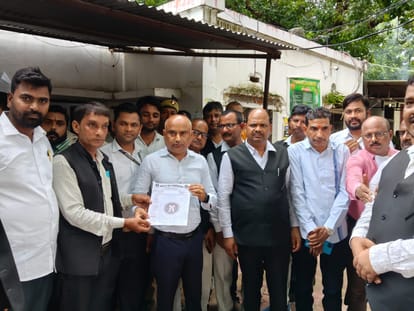 कासिमाबाद तहसील के लिए आवंटित ग्राम विकास विभाग की भूमि वापस लेने के खिलाफ उप जिलाधिकारी संजय क