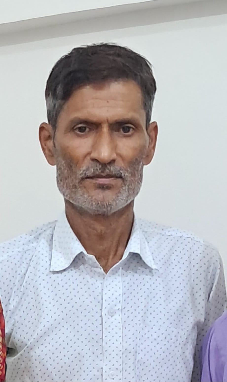 लापता सचिव संतोष सिंह की फोटो