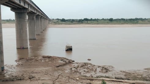 Motorboat grounded as alternative ramp fails to work; residents of 150 villages distressed.