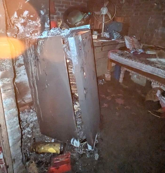 Household goods, including cash, were destroyed in a fire caused by a short circuit in a locked house.