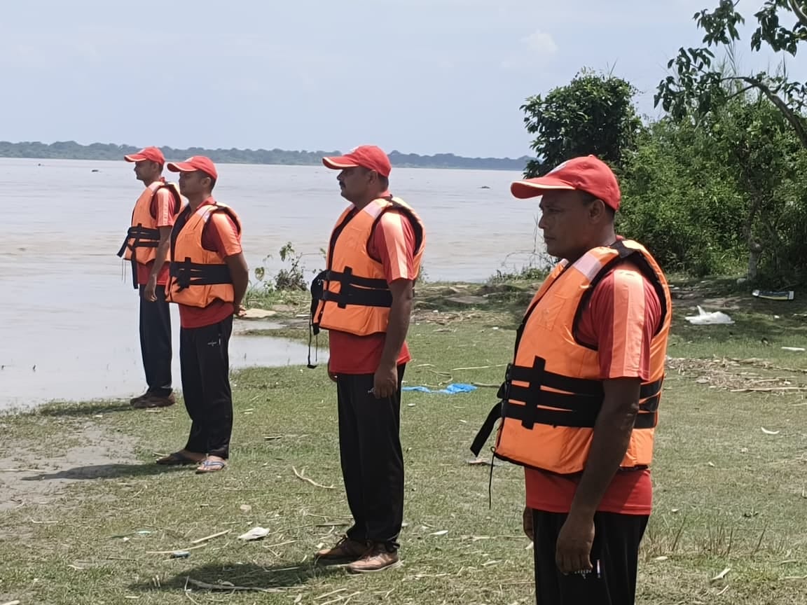 Despite receding water levels, the danger persists; the security team remained stationed at the tail-end.