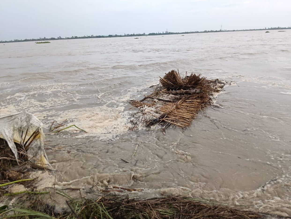 The fluctuating Saryu is causing distress.