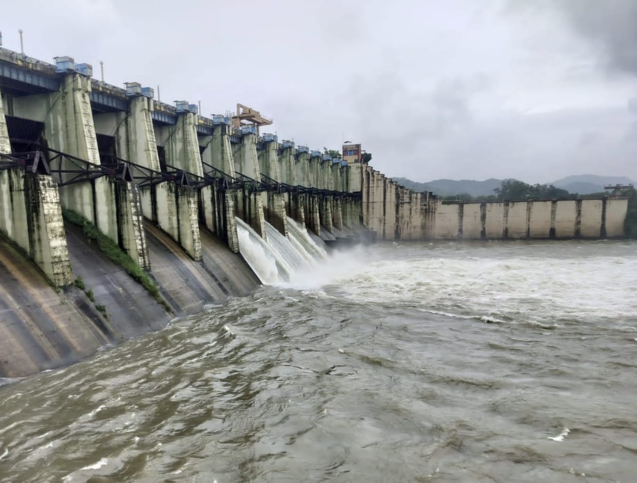 3 gates of Rihand, 4 of Obra, 12 of Kanhar, and 8 of Nagwa have been opened.