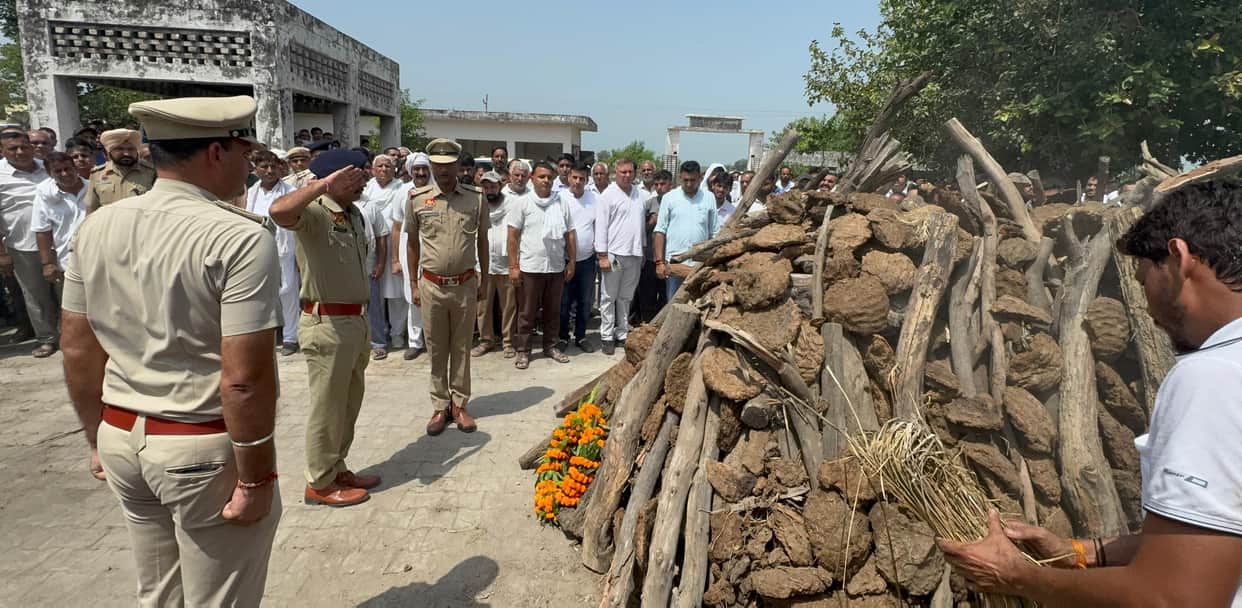 Karmaveer's last rites performed with state honours