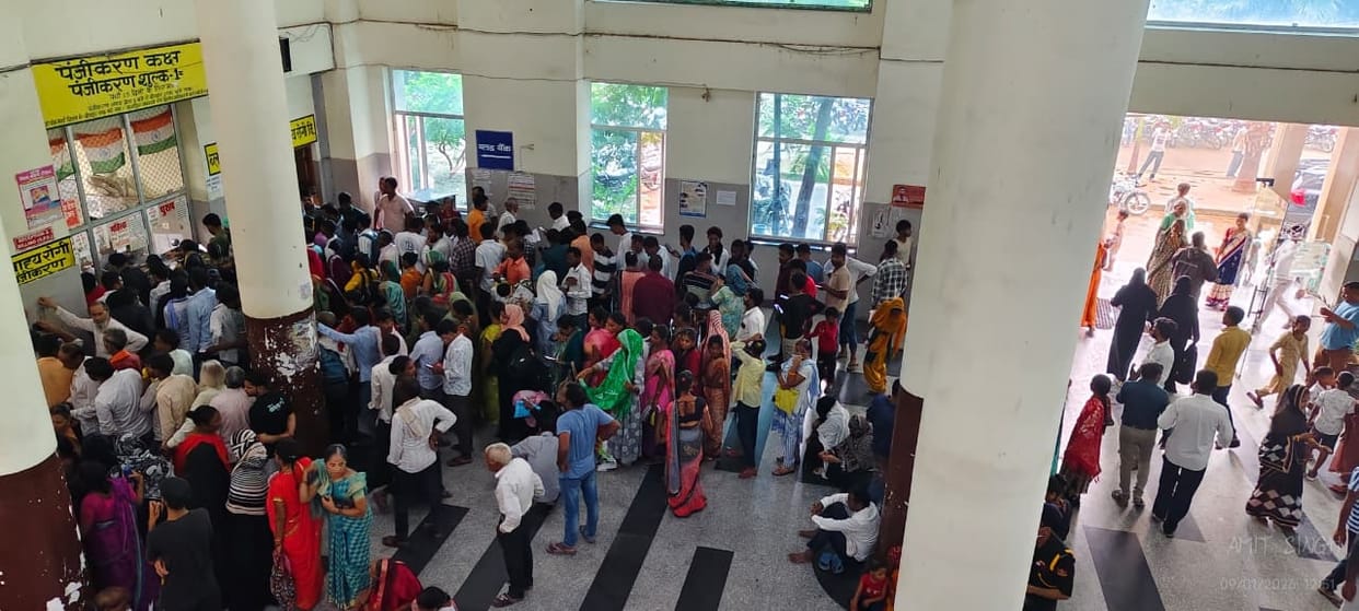 Swine flu threat, crowd of viral patients