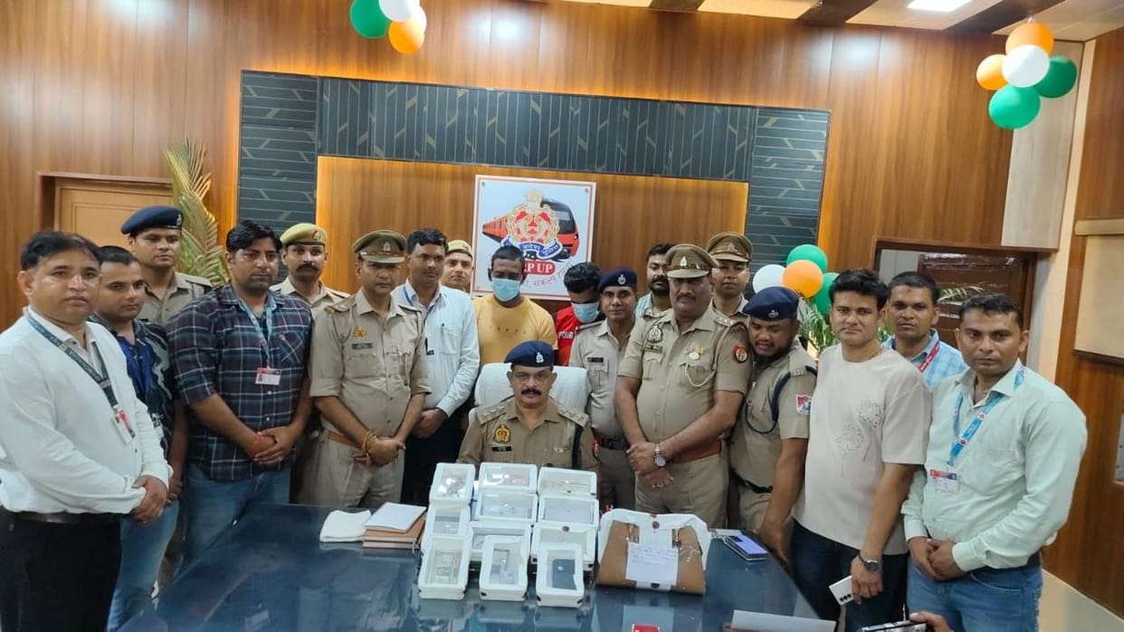 Two youths arrested for stealing women's luggage in an AC coach.