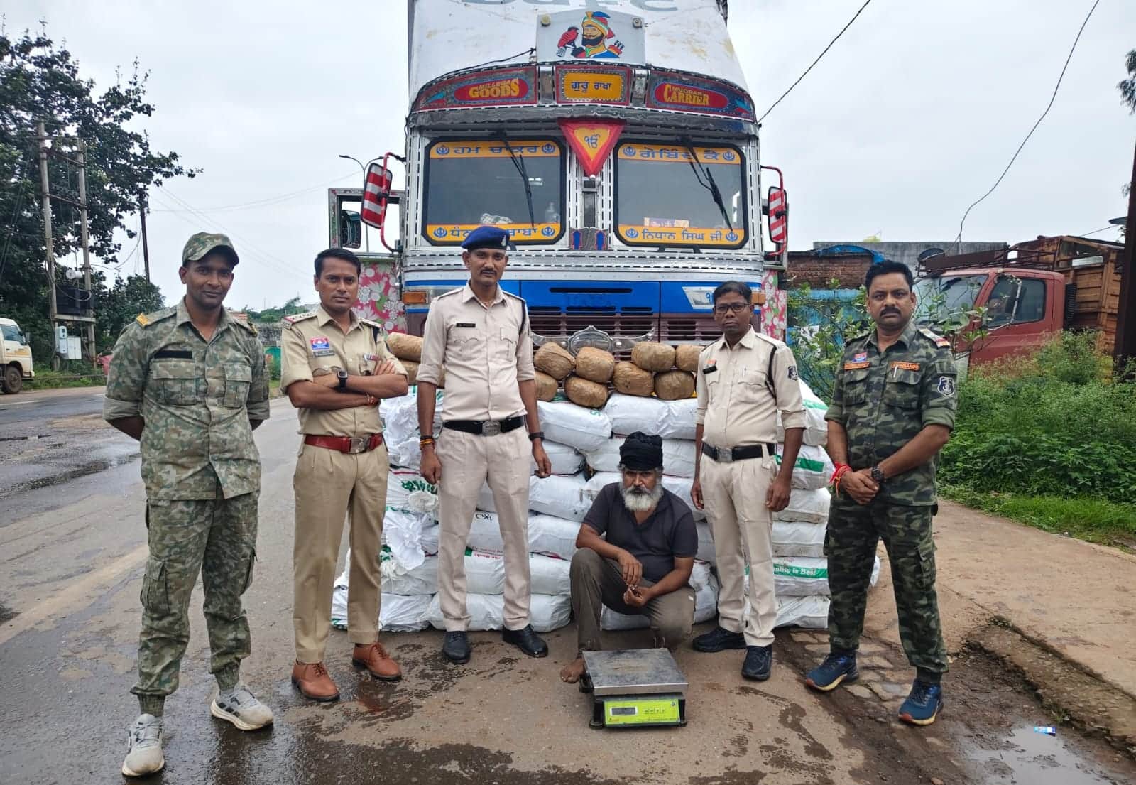 पुलिस के गिरफ्त में आरोपी