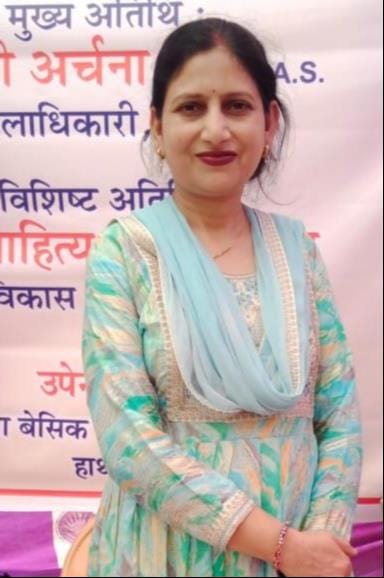 Hathras's Pallavi selected from the district for the State Teacher Award.