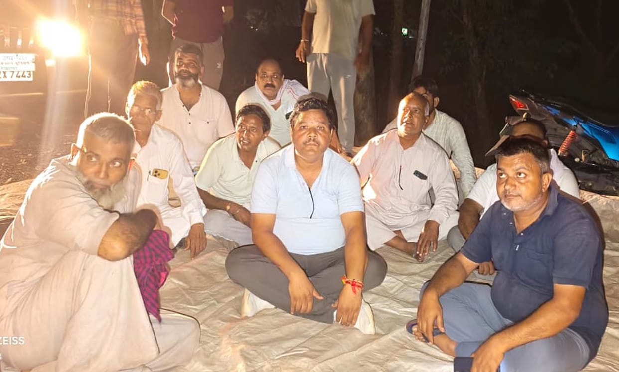 Forest department staff seized 70 cows; farmers blocked the road to get them released